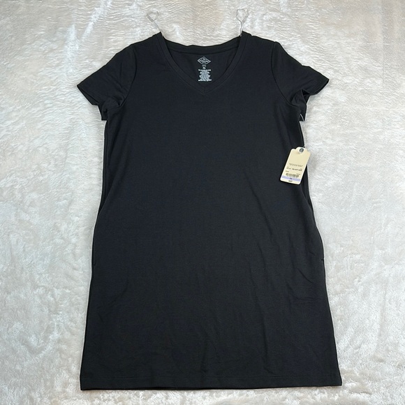 St. John's Bay Tops - NWT St. John's Bay Black Fitted Short Sleeve T-Shirt (Long Shirt w/ Pockets)
